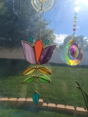 Sale Photo Thumbnail #382: SET OF STAINED GLASS SUN CATCHERS AND CRYSTAL PRISM HANGINGS INCLUDING FLOWER, FEATHER DESIGN, AND MORE. GOOD CONDITION.