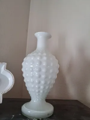 Sale Photo Thumbnail #423: WHITE MILK GLASS HOBNAIL VASE AND A MATCHING WHITE CERAMIC/RESIN QUATREFOIL MIRRORED TRAY DISH WITH METAL DISPLAY STAND AND MORE. BOTH PIECES IN GOOD CONDITION WITH NO VISIBLE CHIPS OR CRACKS.