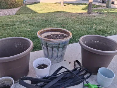 Sale Photo Thumbnail #110: ASSORTED GARDEN PLANTERS AND POTS, EXPANDABLE HOSE, MIRACLE-GRO SPRAY NOZZLE, SPRAY ATTACHMENTS, AND SPRINKLER HEAD.