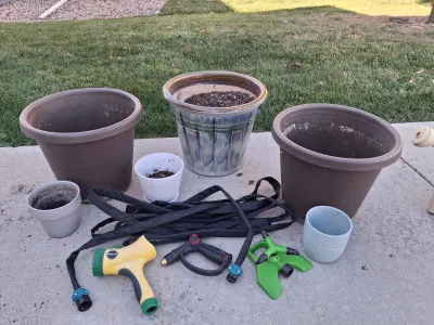 Sale Photo Thumbnail #108: ASSORTED GARDEN PLANTERS AND POTS, EXPANDABLE HOSE, MIRACLE-GRO SPRAY NOZZLE, SPRAY ATTACHMENTS, AND SPRINKLER HEAD.