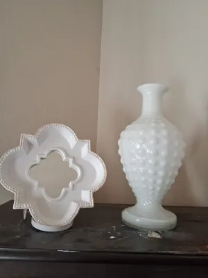 Sale Photo Thumbnail #419: WHITE MILK GLASS HOBNAIL VASE AND A MATCHING WHITE CERAMIC/RESIN QUATREFOIL MIRRORED TRAY DISH WITH METAL DISPLAY STAND AND MORE. BOTH PIECES IN GOOD CONDITION WITH NO VISIBLE CHIPS OR CRACKS.