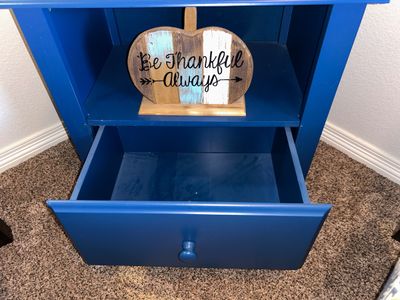 Sale Photo Thumbnail #576: Frame for a 5x7 photo
Table 24x15x24T
18” Lamp