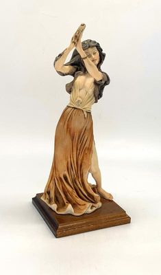 1980’s Giuseppe Armani Capodimonte dancer