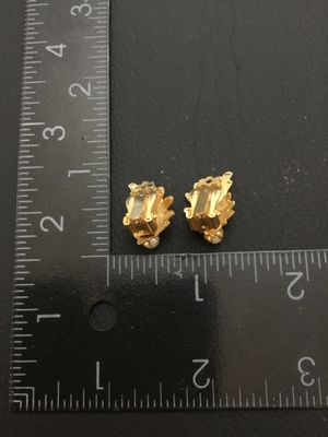 Sale Photo Thumbnail #183: Pair of vintage gold-tone textured leaf clip-on earrings, each accented with a faux pearl center. Each earring measures approximately 3/4 inch long by 1/2 inch wide. Clip backs are in good working order. Good pre-owned condition with minor vintage wear.