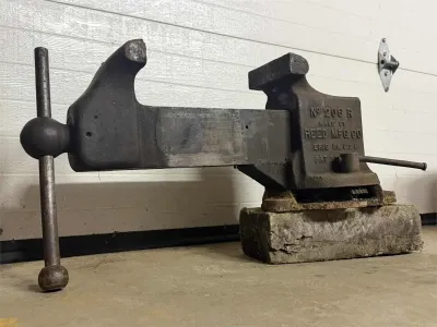 New London, WI - Online Auction 
Bidding is open now through Sunday, October 25th
CountyLine 6ft. Rotary Cutter Brush Hog, 6ft King...