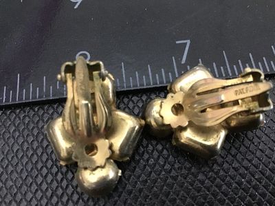 Sale Photo Thumbnail #131: Pair of vintage clip-on earrings featuring emerald-cut amber glass stones paired with sparkling round aurora borealis rhinestones in a gold-tone prong setting. Marked PAT. PEND. on the clip backs. Each earring measures approximately 1 inch in size. Good v