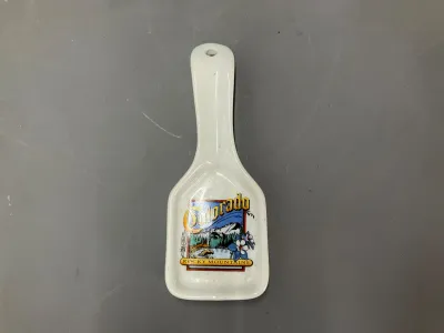 Sale Photo Thumbnail #329: Vintage ceramic Colorado souvenir spoon rest featuring a Rocky Mountains graphic and hanging hole, in good condition.