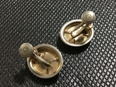Sale Photo Thumbnail #127: Pair of vintage oval shell cameo earrings featuring carved female profile portraits set in gold-tone metal frames with screw-back closures for non-pierced ears. Good vintage condition with light wear consistent with age.