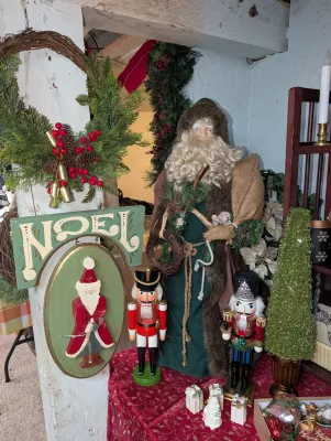 Sale Photo Thumbnail #62: holiday decor