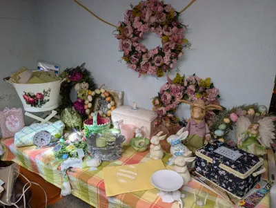 Sale Photo Thumbnail #54: Spring and Easter decor.