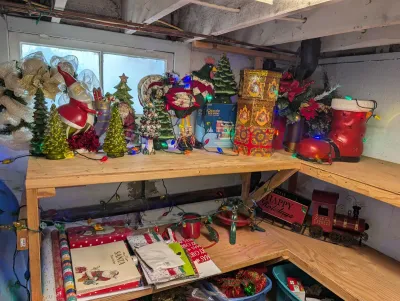 Sale Photo Thumbnail #67: Christmas decorations
