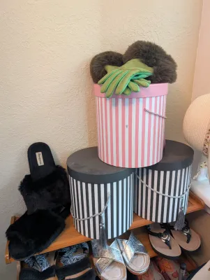 Sale Photo Thumbnail #12: hat boxes, green fur-trimmed gloves