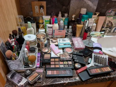 Sale Photo Thumbnail #71: Cosmetics, skincare products