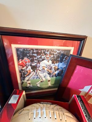 Sale Photo Thumbnail #41: Framed Daniel A. Moore sports art print depicting Alabama Crimson Tide quarterback Jay Barker, set in a dark wood frame with double matting.