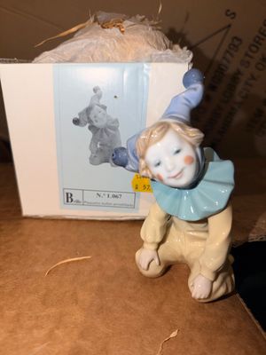 Sale Photo Thumbnail #34: Lladró vintage glazed porcelain figurine 'Pequeño Bufón Arrodillado' (Little Kneeling Jester) No. 1067, displayed with its original box.