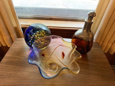 Sale Photo Thumbnail #196: There is a huge selection of Beautiful items in this Online sale.  You are bidding on all items in the photo unless stated otherwise.  Purchases are charged at the close of the auction. Shipping, when available, is only to addresses entered in estatesales