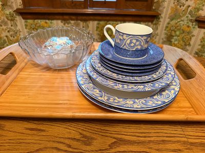 Sale Photo Thumbnail #163: There is a huge selection of Beautiful items in this Online sale.  You are bidding on all items in the photo unless stated otherwise.  Purchases are charged at the close of the auction. Shipping, when available, is only to addresses entered in estatesales