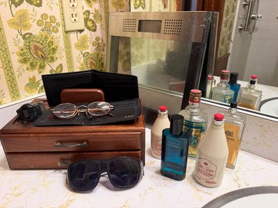 Sale Photo Thumbnail #131: There is a huge selection of Beautiful items in this Online sale.  You are bidding on all items in the photo unless stated otherwise.  Purchases are charged at the close of the auction. Shipping, when available, is only to addresses entered in estatesales