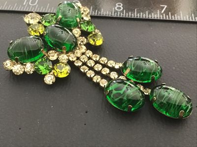 Sale Photo Thumbnail #2: Vintage statement brooch featuring emerald green art glass cabochons with white/swirled inclusions, multi-tone green and light yellow rhinestones, and hanging rhinestones with dangle cabochons. Set in a gold-tone or brass-tone metal mounting with a rollov