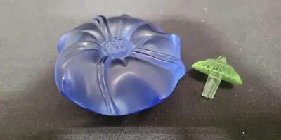 LALIQUE "JIMSON" FLOWER PAPERWEIGHT & GREEN SPINNING TOP