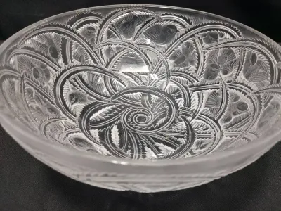 LALIQUE "PINSONS" CRYSTAL BOWL