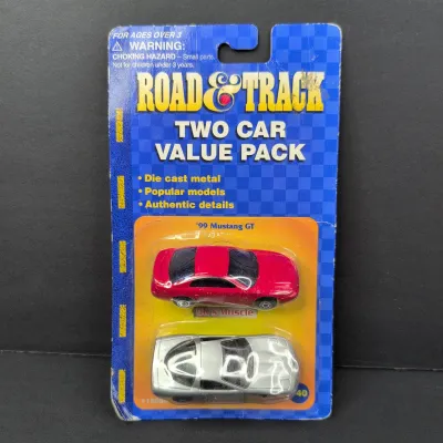 Maisto Road & Track 90s Muscle 2 Pack Mustang and Corvette