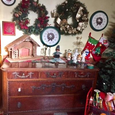 Antique Buffet, Christmas