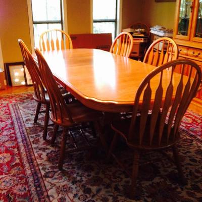 Solid Oak - includes 2 leafs & 8 chairs