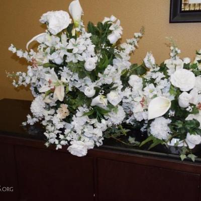 2 Floral arrangments