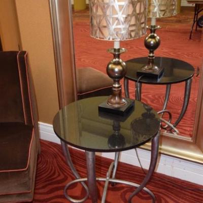 Round table, lamp and chairs