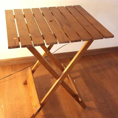 Square folding picnic table
