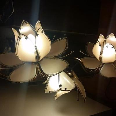 Three light floral glass lamp
