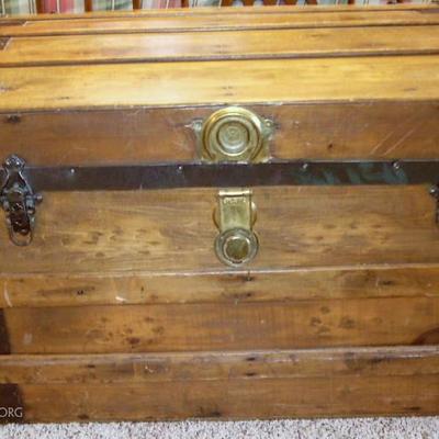 ANTIQUE TRUNK