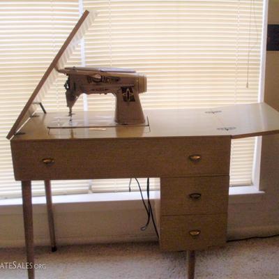 SINGER SEWING MACHINE