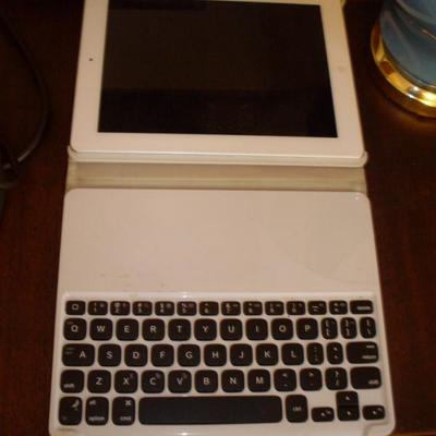 IPAD AD KEY BOARD
