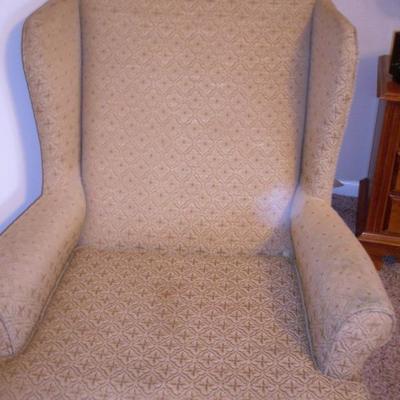UPHOLSTERED CHAIR