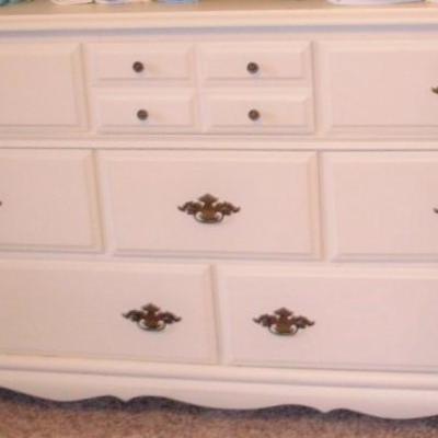 DRESSER WITH A MIRROR
