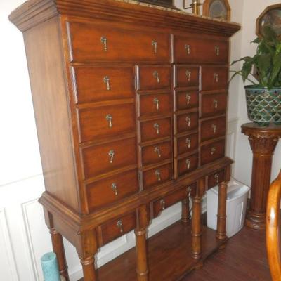 LINEN CHEST