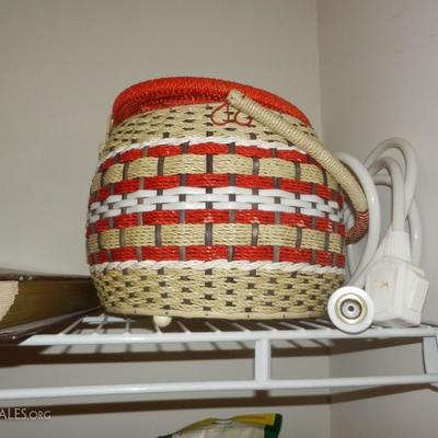 VINTAGE SEWING BASKET & CONTENTS