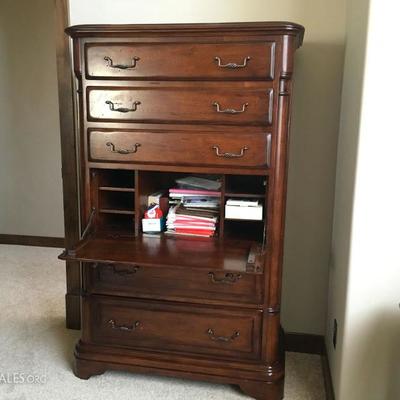 Alexander Julian queen bedroom suite (6 pieces)