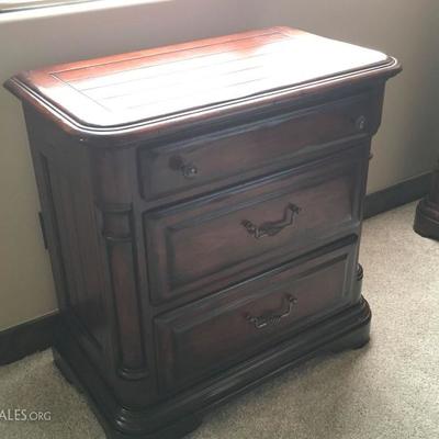 Alexander Julian queen bedroom suite (6 pieces)