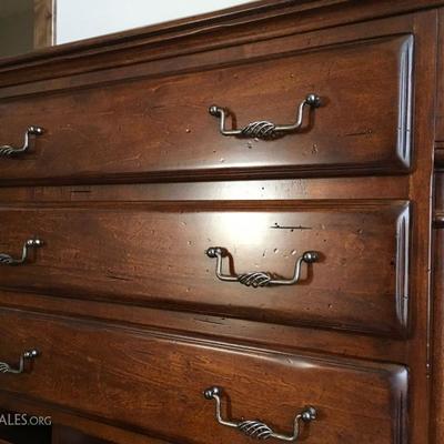 Alexander Julian queen bedroom suite (6 pieces)
