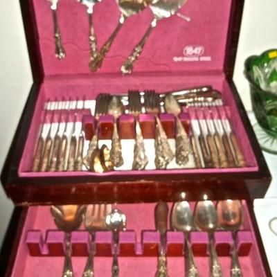 Ninety piece Rogers 'Heritage' in Chest.