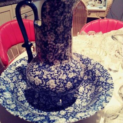 vintage wash basin and pitcher