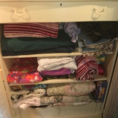 At least 3 or 4 areas of linens and pillows! 