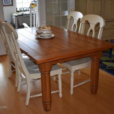 Vaughn Bassett Farm House Table 