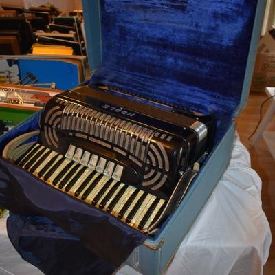 Vintage Noble Acordian