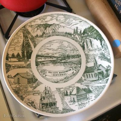 Souvenir plate