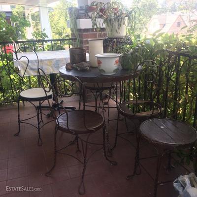 Ice cream parlor table and chair set