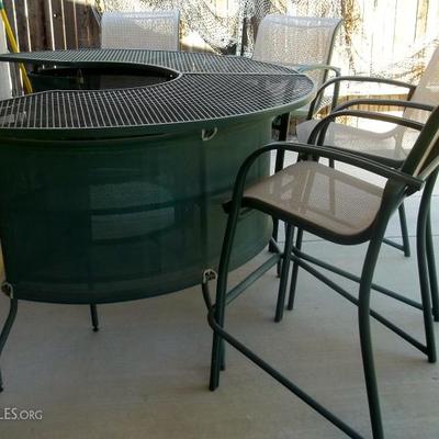 Half circle Bar with 4 chairs